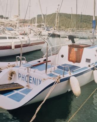 Barca a vela cabinata