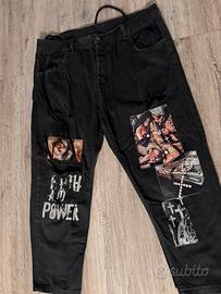 Pantaloni con grafica
