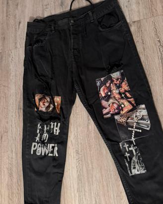Pantaloni con grafica