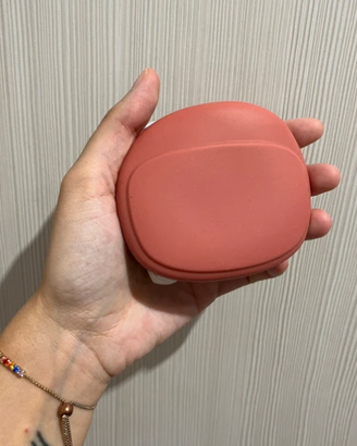 Porta cuffie in silicone lavabile color corallo 🎧