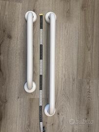 Due maniglioni per il bagno per anziani o disabili