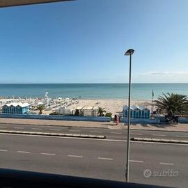 Appartamento fronte mare con box, Marotta. M/3066