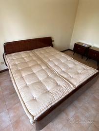 Letto mattimoniale cimpreso di due materassi
