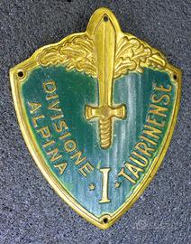 Scudetto da braccio Divisione Alpina Taurinense .