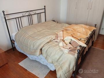 letto matrimoniale, armadio, televisore