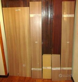 Due scaffali a giorno