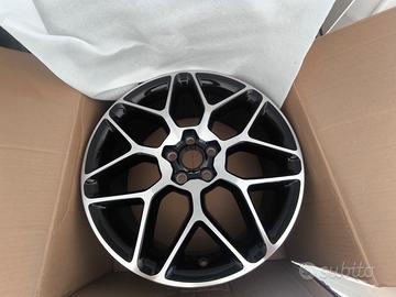 cerchio in lega leggera bicolore 19"