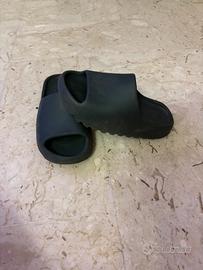 ciabatte yeeze slide