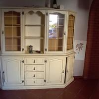 vetrina in legno laccato