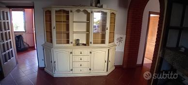 vetrina in legno laccato