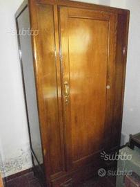 ARMADIO dei primi del '900 in legno massello