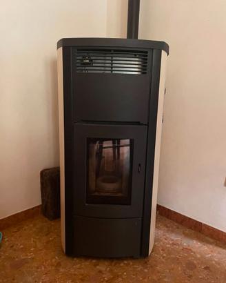 Stufa a pellet idro Palazzetti Carlotta 15 kw