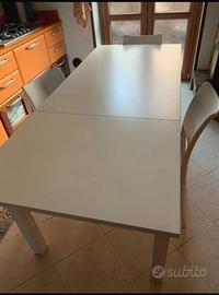 Tavolo apribile  con sedie