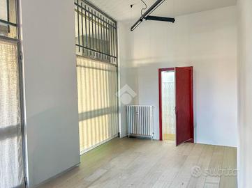 NEGOZIO A PADERNO D'ADDA