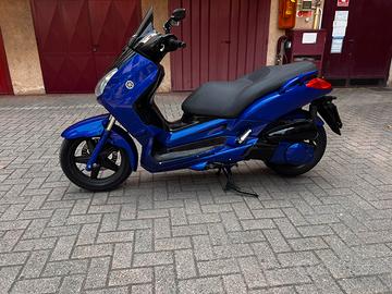 Yamaha xmax 250