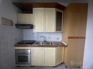 Cucina buone condizioni / completa