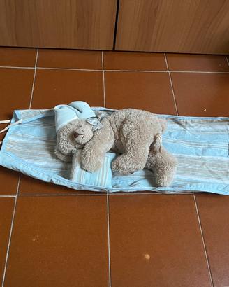 Orsetto peluche sull’amaca