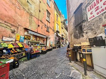 MONOLOCALE A NAPOLI