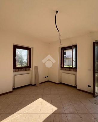 3 LOCALI A CADEO