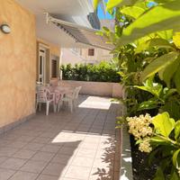 Trilocale di 80 mq con giardino a 50 m dal mare