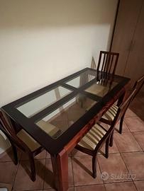 Tavolo con sedie