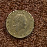 Moneta 200 lire italiane con firma