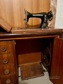 macchina da cucire con mobile in legno