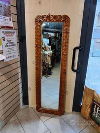 Specchio intagliato a mano