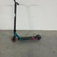 Monopattino freestyle professionale skatepark
