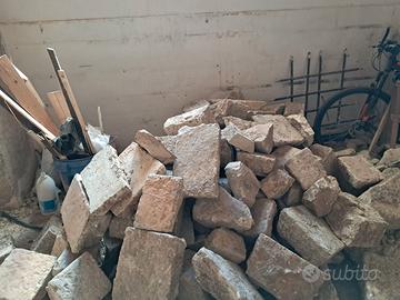 Basoli antichi recuperati da  vecchia costruzione