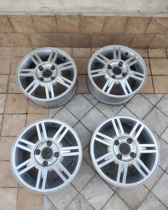 4 Cerchi in Lega 14" Ford Fiesta con dadi 