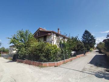 Villa di 289 m² con più di 5 locali e box auto dop