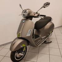 Piaggio Vespa 300 GTS hpe Super Tech IN PRONTA CON