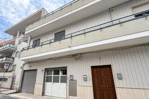 Ampio 4 vani con box in bifamiliare