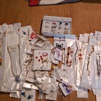 lotto 100 pezzi bigiotteria misti 