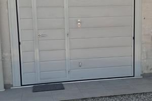 Basculante con porta pedonale