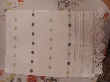 Asciugamano con pizzo all'uncineto
