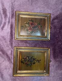 Coppia di quadretti floreali con cornice dorata