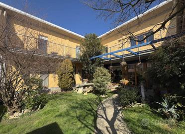 Villetta a schiera di 200 m² con 5 locali e box au