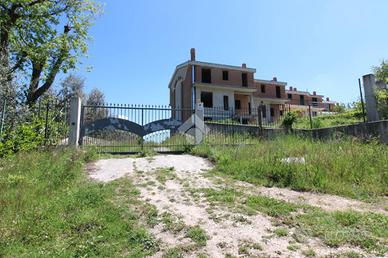 VILLA A SCHIERA A CAMPOBASSO