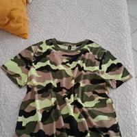 T-shirt donna Divided H&M fantasia mimetica.