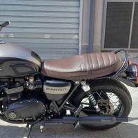 Triumph Bonneville T120 black gold line 2023.