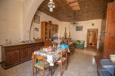 4 LOCALI A MAGLIANO SABINA