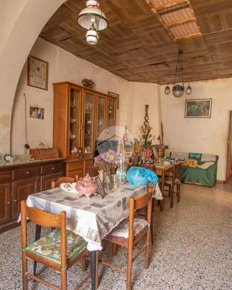 4 LOCALI A MAGLIANO SABINA