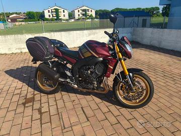 Stupenda yamaha FZ8 del 2011 con molti accessori.