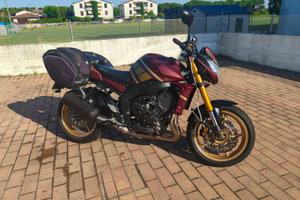 Stupenda yamaha FZ8 del 2011 con molti accessori.