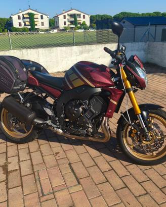 Stupenda yamaha FZ8 del 2011 con molti accessori.