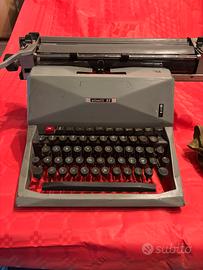 Macchina per scrivere Olivetti 82