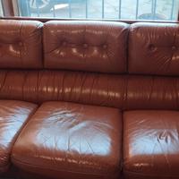 divano  vintage in vera pelle  anni 70