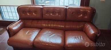 divano  vintage in vera pelle  anni 70
